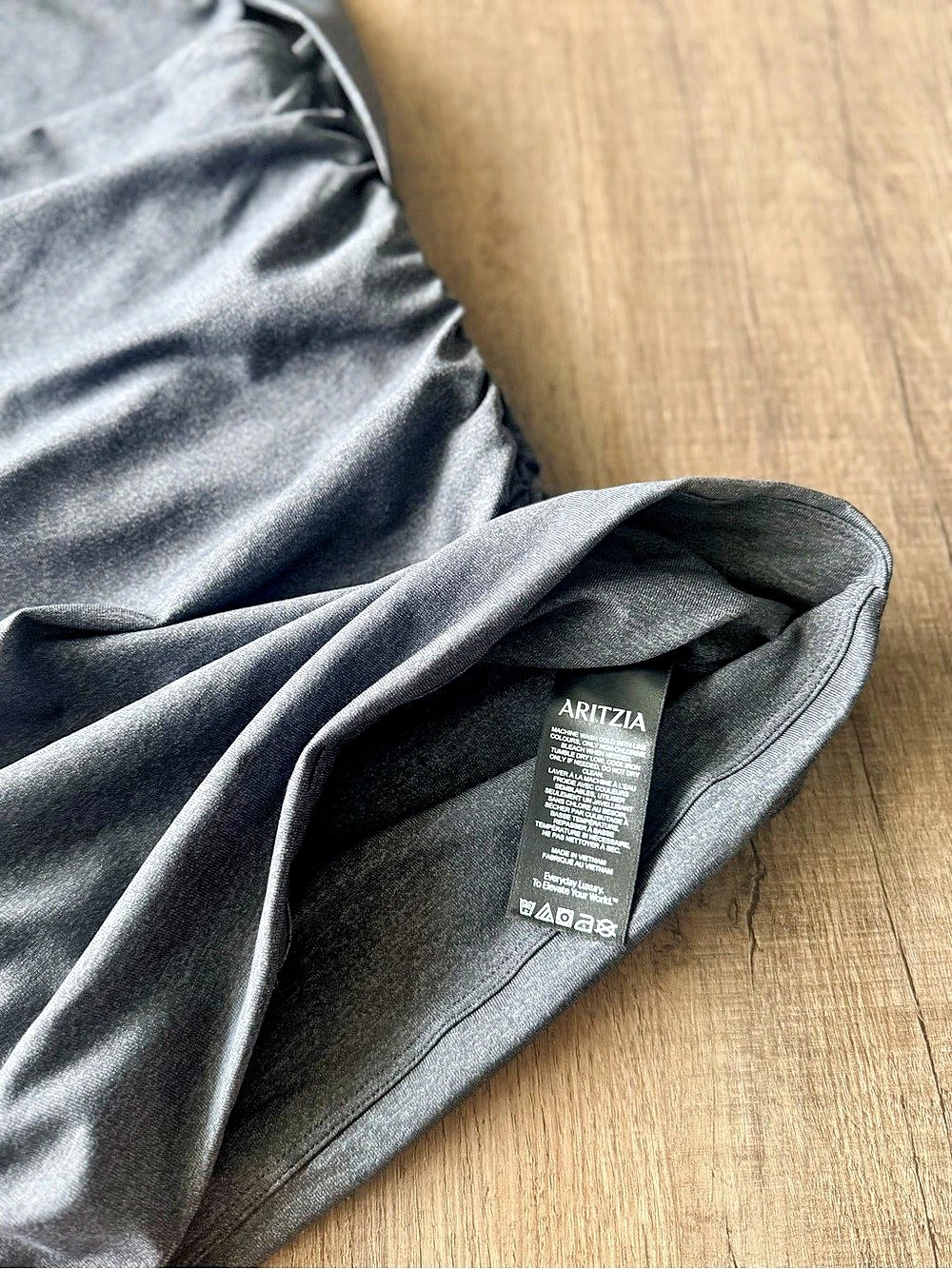 Aritzia Contour Ruched Top - Picture 3 of 5
